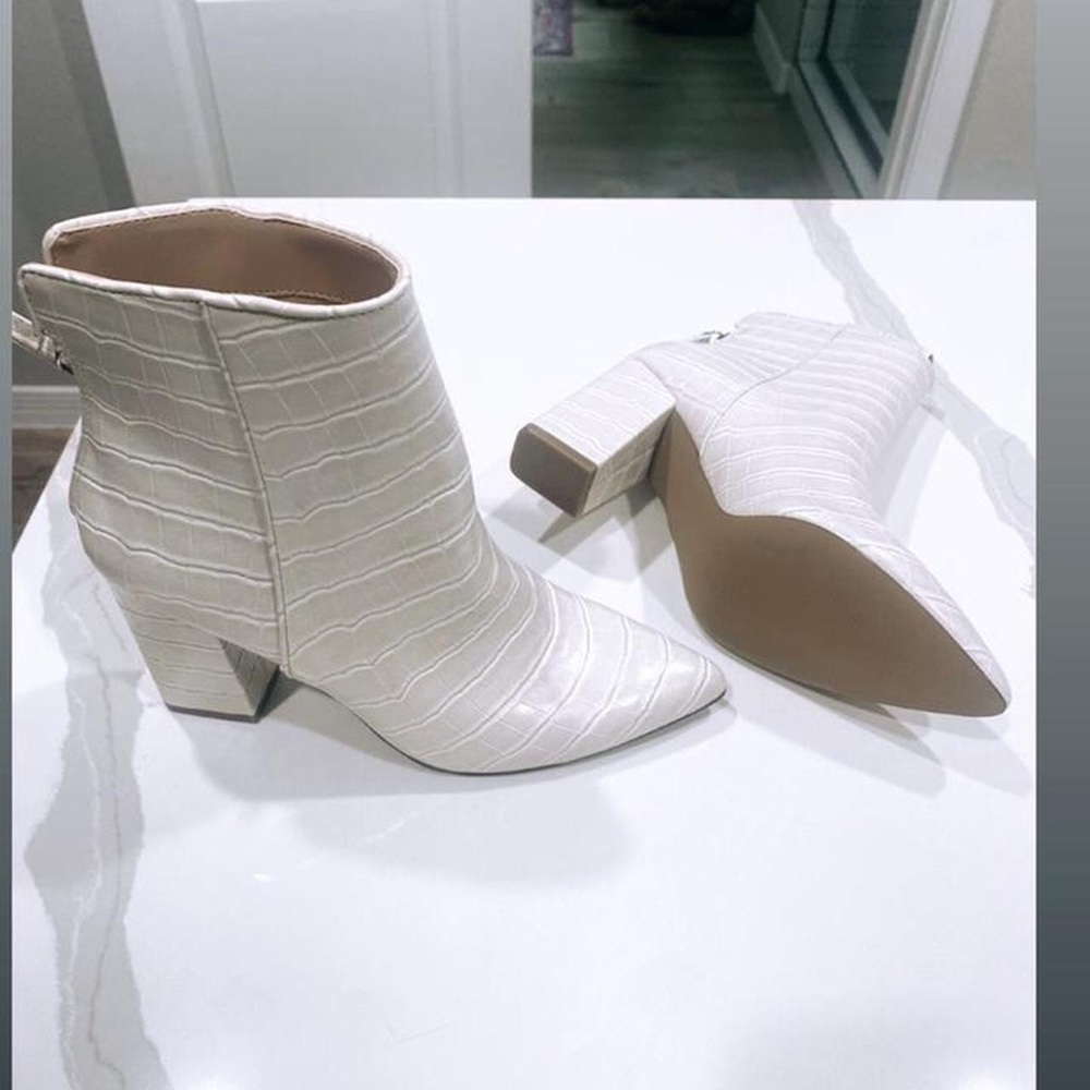 STEVE MADDEN white booties